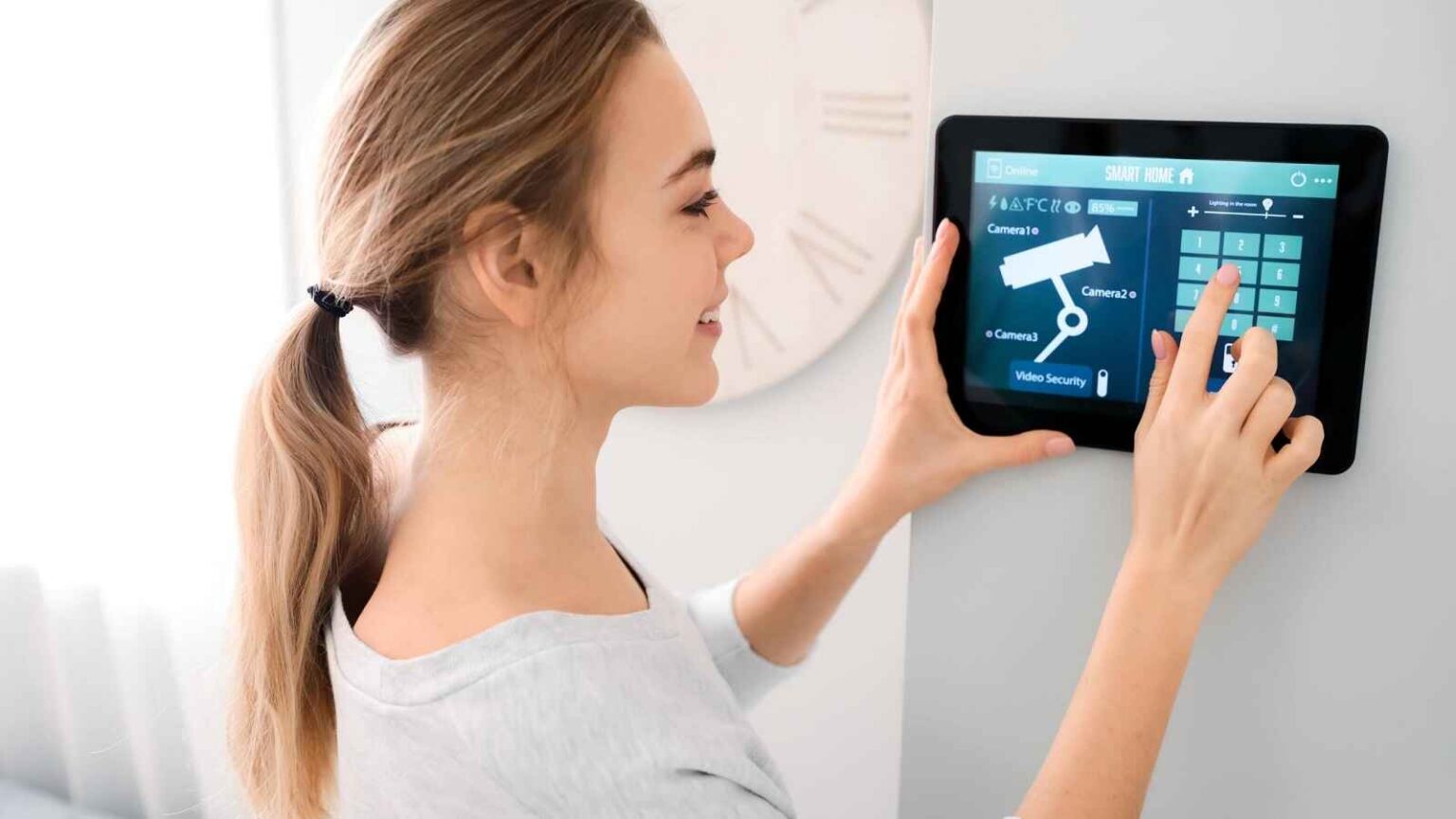 What is smart home tablet wall mount and how to choose right one